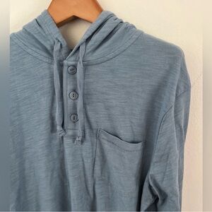 Old Navy Long Sleeve Lightweight Hoodie T-Shirt Mens Size Small New w/o tags.
